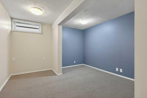 425 Woodland Crescent Se, Calgary, AB - Indoor Photo Showing Other Room