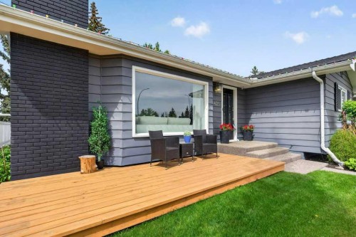 425 Woodland Crescent Se, Calgary, AB - Outdoor With Exterior