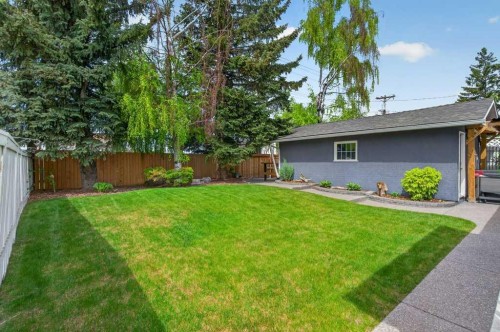 425 Woodland Crescent Se, Calgary, AB - Outdoor