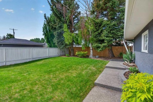 425 Woodland Crescent Se, Calgary, AB - Outdoor