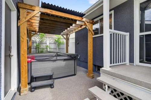 425 Woodland Crescent Se, Calgary, AB - Outdoor With Exterior