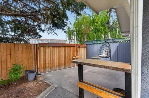 425 Woodland Crescent Se, Calgary, AB - Outdoor With Exterior