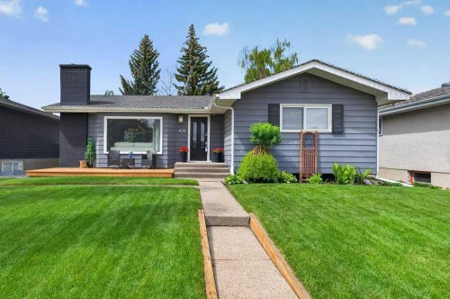 425 Woodland Crescent Se, Calgary, AB - Outdoor