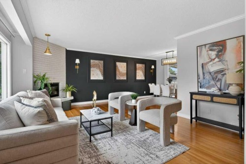 425 Woodland Crescent Se, Calgary, AB - Indoor Photo Showing Living Room