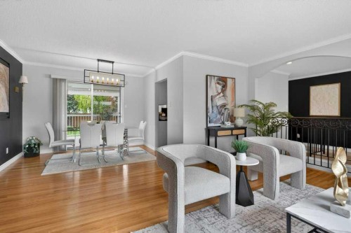 425 Woodland Crescent Se, Calgary, AB - Indoor