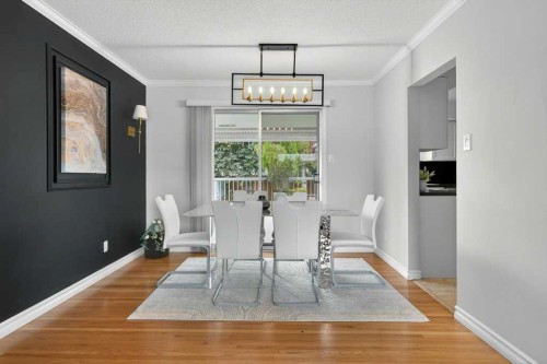 425 Woodland Crescent Se, Calgary, AB - Indoor Photo Showing Dining Room
