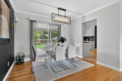 425 Woodland Crescent Se, Calgary, AB - Indoor Photo Showing Dining Room