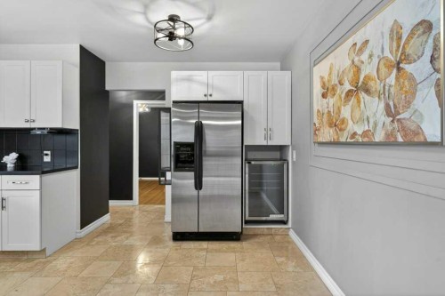 425 Woodland Crescent Se, Calgary, AB - Indoor Photo Showing Kitchen