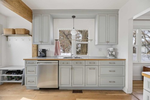4625 47 Avenue, Olds, AB - Indoor Photo Showing Kitchen