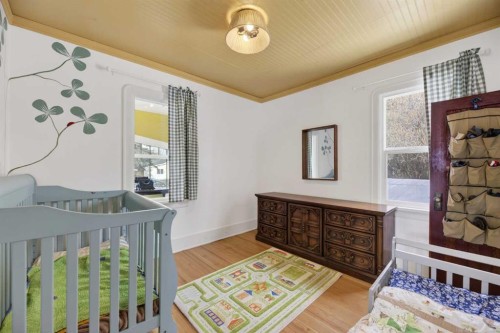 4625 47 Avenue, Olds, AB - Indoor Photo Showing Bedroom