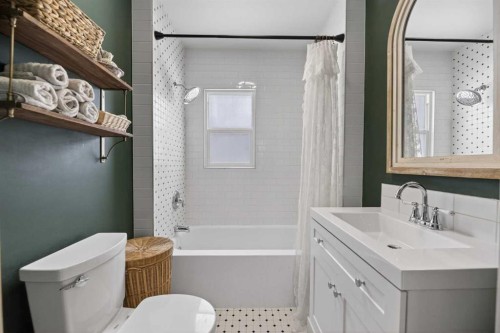 4625 47 Avenue, Olds, AB - Indoor Photo Showing Bathroom