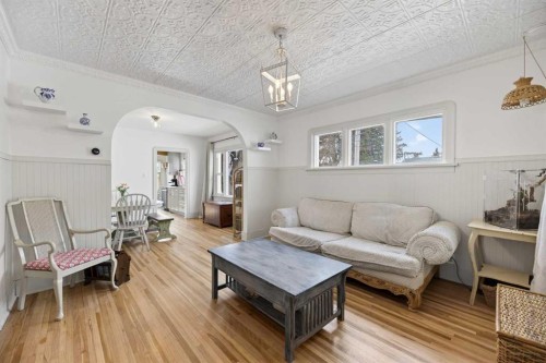 4625 47 Avenue, Olds, AB - Indoor Photo Showing Living Room