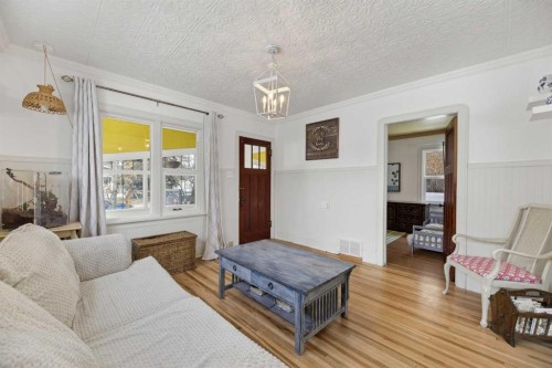 4625 47 Avenue, Olds, AB - Indoor Photo Showing Living Room