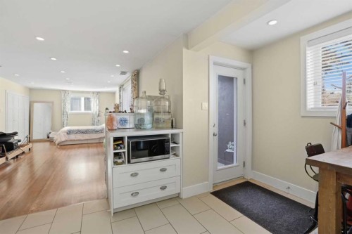 2013 22 Avenue Sw, Calgary, AB - Indoor