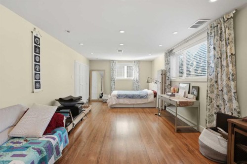 2013 22 Avenue Sw, Calgary, AB - Indoor Photo Showing Other Room