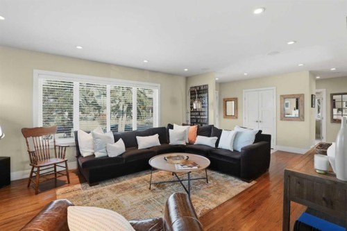 2013 22 Avenue Sw, Calgary, AB - Indoor Photo Showing Living Room