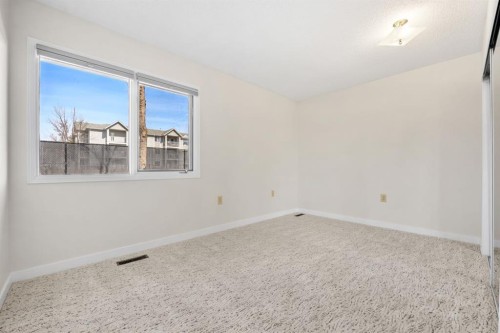 2640 Dovely Court Se, Calgary, AB - Indoor Photo Showing Other Room