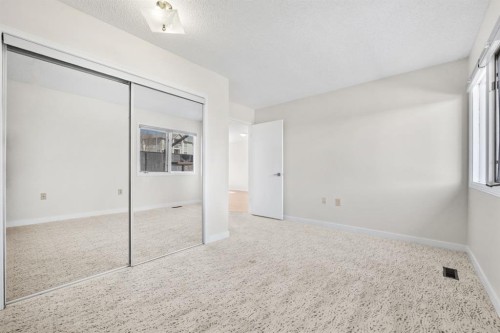 2640 Dovely Court Se, Calgary, AB - Indoor Photo Showing Other Room