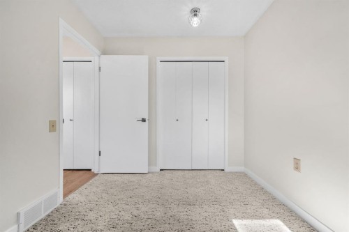 2640 Dovely Court Se, Calgary, AB - Indoor Photo Showing Other Room
