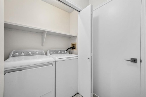 2640 Dovely Court Se, Calgary, AB - Indoor Photo Showing Laundry Room