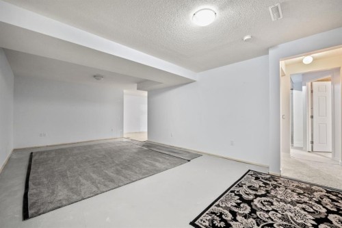 2640 Dovely Court Se, Calgary, AB - Indoor Photo Showing Other Room