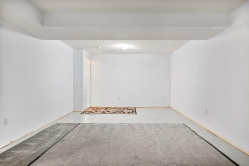 2640 Dovely Court Se, Calgary, AB - Indoor Photo Showing Other Room