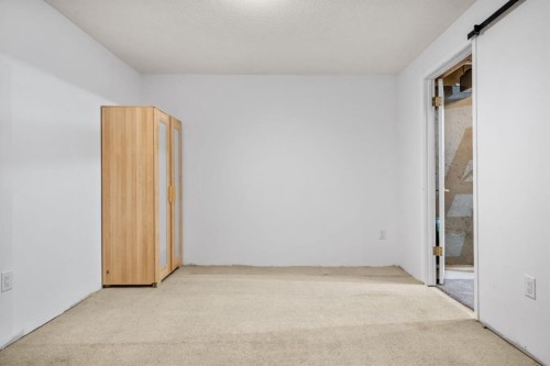 2640 Dovely Court Se, Calgary, AB - Indoor Photo Showing Other Room
