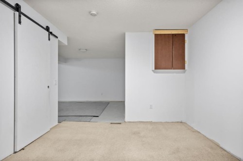 2640 Dovely Court Se, Calgary, AB - Indoor Photo Showing Other Room