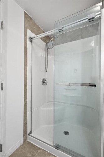 2640 Dovely Court Se, Calgary, AB - Indoor Photo Showing Bathroom
