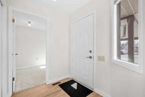 2640 Dovely Court Se, Calgary, AB - Indoor Photo Showing Other Room