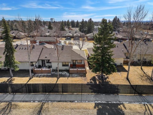 2640 Dovely Court Se, Calgary, AB - Outdoor