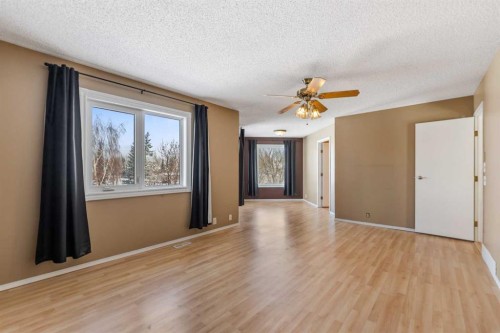 9 Mckenzie Place Se, Calgary, AB - Indoor Photo Showing Other Room