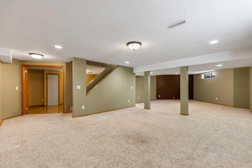 9 Mckenzie Place Se, Calgary, AB - Indoor