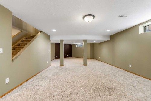 9 Mckenzie Place Se, Calgary, AB - Indoor