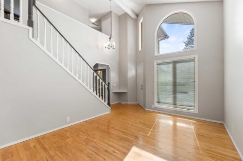 9 Mckenzie Place Se, Calgary, AB - Indoor Photo Showing Other Room