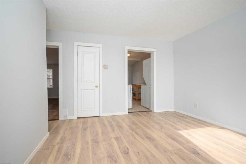 1024 18 Avenue Se, Calgary, AB - Indoor Photo Showing Other Room