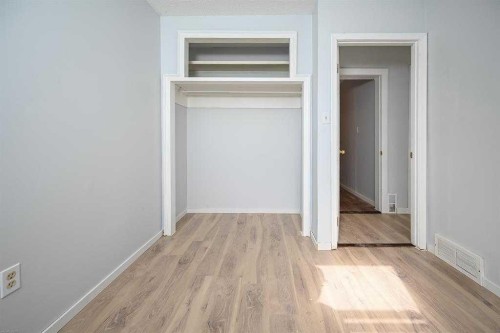 1024 18 Avenue Se, Calgary, AB - Indoor Photo Showing Other Room