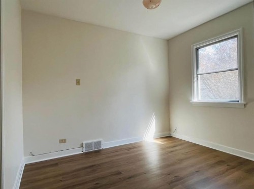 428 32 Avenue Nw, Calgary, AB - Indoor Photo Showing Other Room