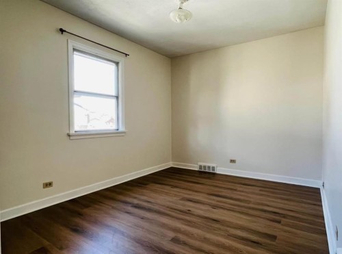 428 32 Avenue Nw, Calgary, AB - Indoor Photo Showing Other Room