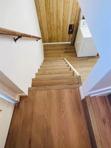 428 32 Avenue Nw, Calgary, AB - Indoor Photo Showing Other Room