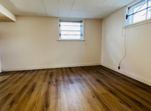 428 32 Avenue Nw, Calgary, AB - Indoor Photo Showing Other Room