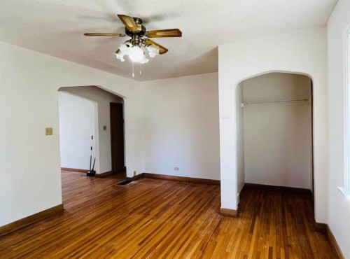 428 32 Avenue Nw, Calgary, AB - Indoor Photo Showing Other Room