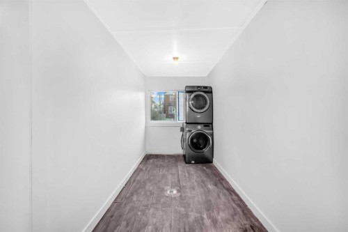 1022 18 Avenue, Calgary, AB - Indoor Photo Showing Other Room