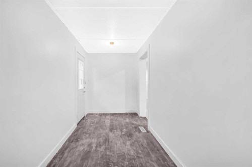 1022 18 Avenue, Calgary, AB - Indoor Photo Showing Other Room