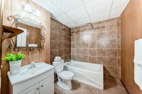 273 Silverado Plains Close Sw, Calgary, AB - Indoor Photo Showing Bathroom