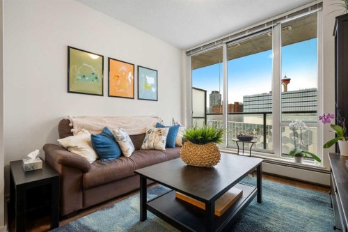 1206-450 8 Avenue Se, Calgary, AB - Indoor Photo Showing Living Room