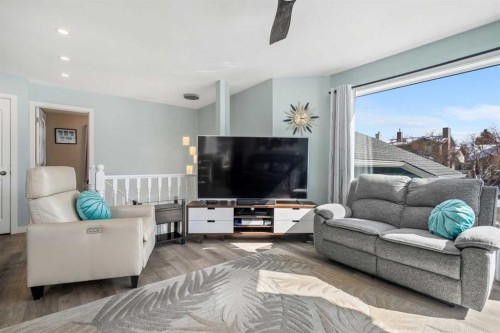 276 Riverside Mews Se, Calgary, AB - Indoor Photo Showing Living Room