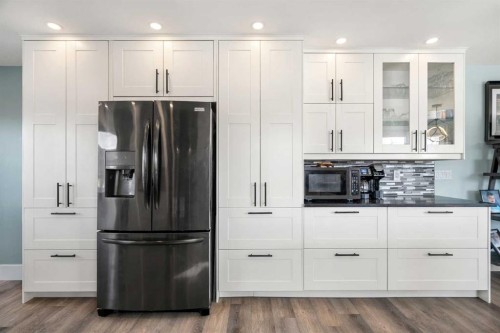 276 Riverside Mews Se, Calgary, AB - Indoor Photo Showing Kitchen With Upgraded Kitchen