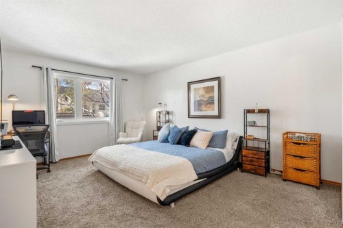 276 Riverside Mews Se, Calgary, AB - Indoor Photo Showing Bedroom