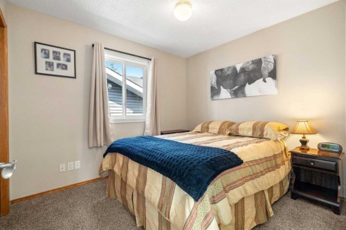 276 Riverside Mews Se, Calgary, AB - Indoor Photo Showing Bedroom